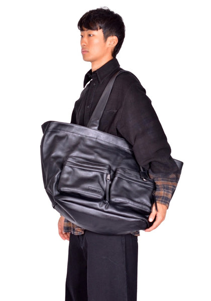 EGONLAB EASTPAK EGON TOTE L FAUX LEATHER BLACK FW26 | DOSHABURI Shop