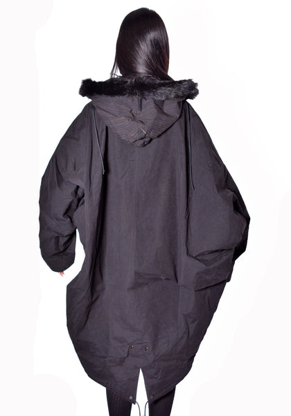 KIKO KOSTADINOV WOMEN KKWAW26C05-40 BITTERN HOODED PONCHO ONYX BLACK 2026FW | DOSHABURI Shop 