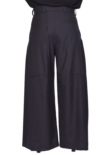 MARINA YEE JULIUS KNEE DARTS TROUSERS BLACK SS25 | DOSHABURI Shop