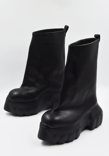 RICK OWENS MEN LEATHER FLARED MEGA TRACTOR BOOTS BLACK SS25 | DOSHABURI shop