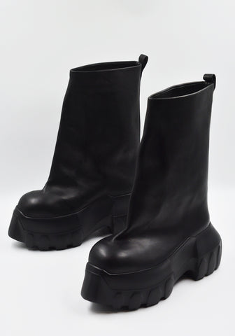 RICK OWENS MEN LEATHER FLARED MEGA TRACTOR BOOTS BLACK SS25 | DOSHABURI shop