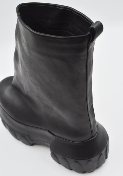 RICK OWENS MEN LEATHER FLARED MEGA TRACTOR BOOTS BLACK SS25 | DOSHABURI shop