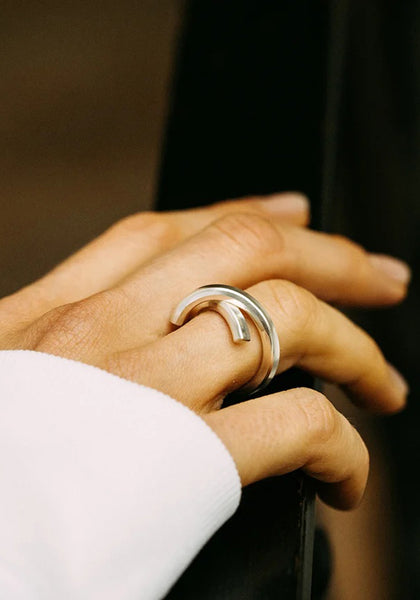 WERKSTATT MÜNCHEN M1245 RING EMBRACE FINE SILVE | DOSHABURI Shop