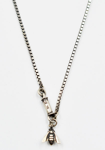 WERKSTATT:MÜNCHEN M3711 SYMBOL BEE NECKLACE SILVER | DOSHABURI Shop