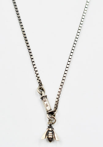 WERKSTATT:MÜNCHEN M3711 SYMBOL BEE NECKLACE SILVER | DOSHABURI Shop