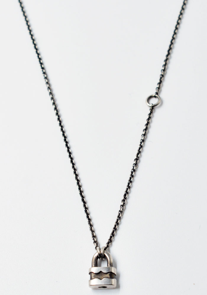 WERKSTATT:MÜNCHEN M7470 CHAIN MINI NECKLACE LOCK SILVER | DOSHABURI Shop