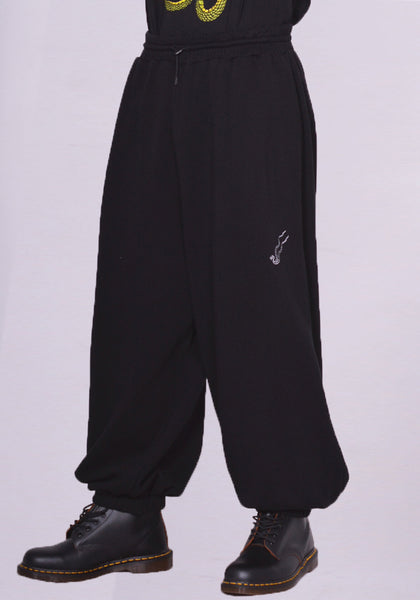 LU'U DAN BAGGY BONTAN SWEATEPANTS BLACK FW23 | DOSHABURI Online Shop