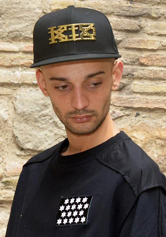 KTZ NEW ERA METAL BADGE SNAPBACK CAP BLACK/GOLD | 50% Off-Sale | Doshaburi Shop