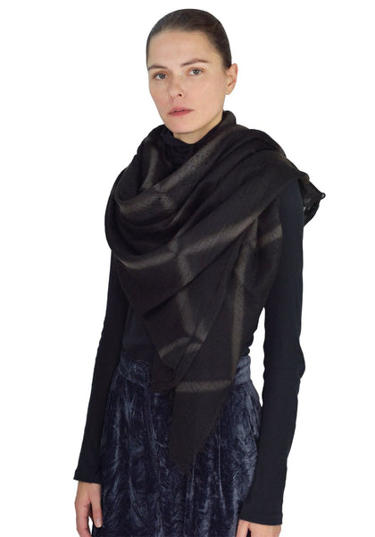 SUZUSAN 0002K-552 CASHMERE SHAWL BLACK/DARK GREY - DOSHABURI Shop