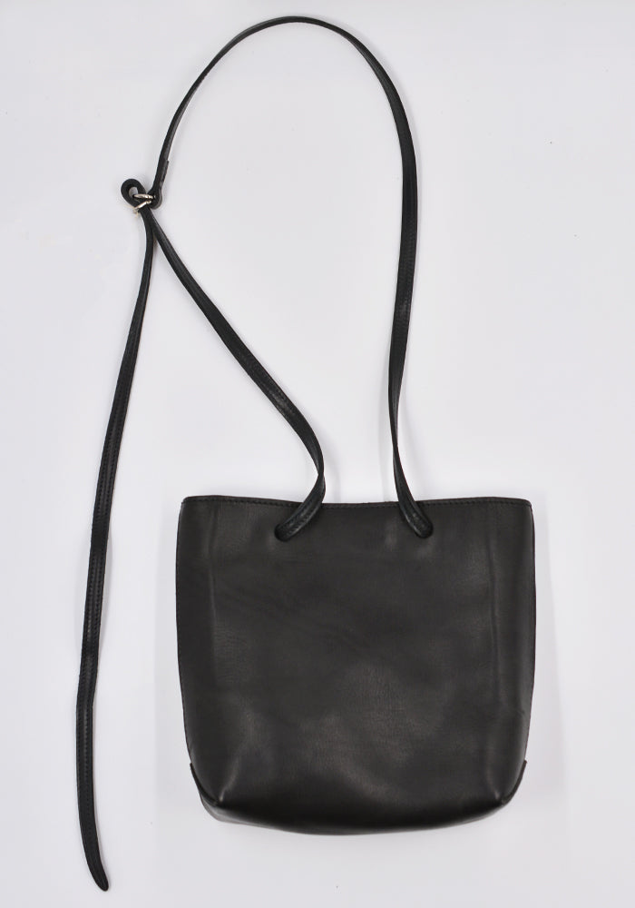 GUIDI GD08 GROPPONE FULL GRAIN LEATHER SQUARE BAG BLACK | DOSHABURI