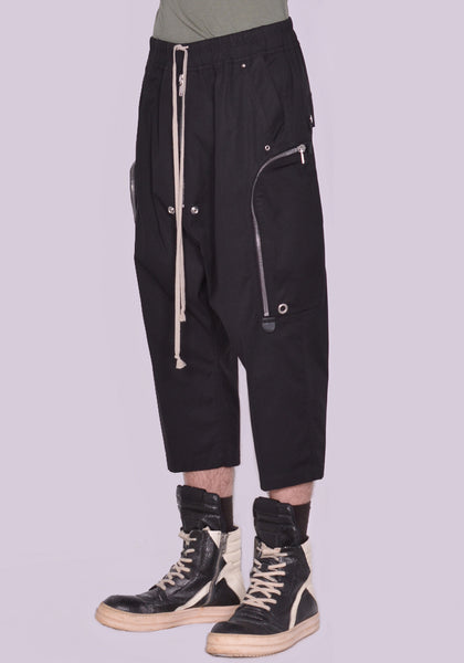 RICK OWENS MEN RU01C4348 TE BAUHAUS BELA CROPPED PANTS BLACK SS23 | DOSHABURI Online Shop