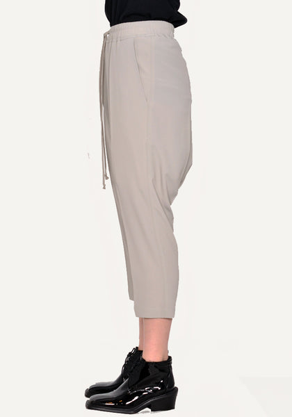 RICK OWENS WOMEN RP01C5308 CC DRAWSTRING CROPPED PANTS PEARL SS23 | DOSHABURI Online Shop
