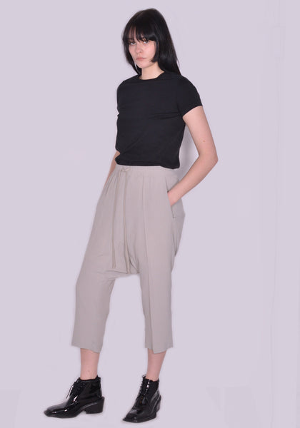 RICK OWENS WOMEN RP01C5308 CC DRAWSTRING CROPPED PANTS PEARL SS23 | DOSHABURI Online Shop