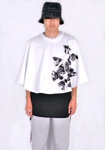 STEFAN COOKE SCAW21CA1 PRINTED JERSEY CAPE WHITE FW21 | DOSHABURI Online Shop