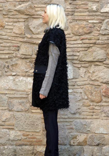 UJOH BELTED SHAGGY VEST BLACK | 50%OFF SALE | Doshaburi Online Shop