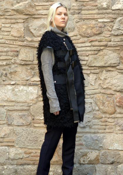 UJOH BELTED SHAGGY VEST BLACK | 50%OFF SALE | Doshaburi Online Shop
