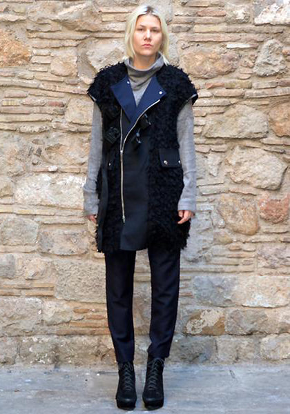 UJOH BELTED SHAGGY VEST BLACK | 50%OFF SALE | Doshaburi Online Shop
