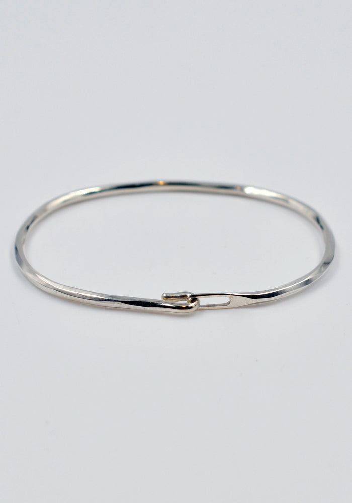 WERKSTATT MÜNCHEN M2640 SILVER BANGLE HOOK HAMMERED