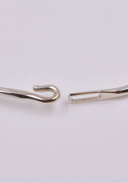 WERKSTATT MÜNCHEN M2640 SILVER BANGLE HOOK HAMMERED | DOSHABURI Online Shop