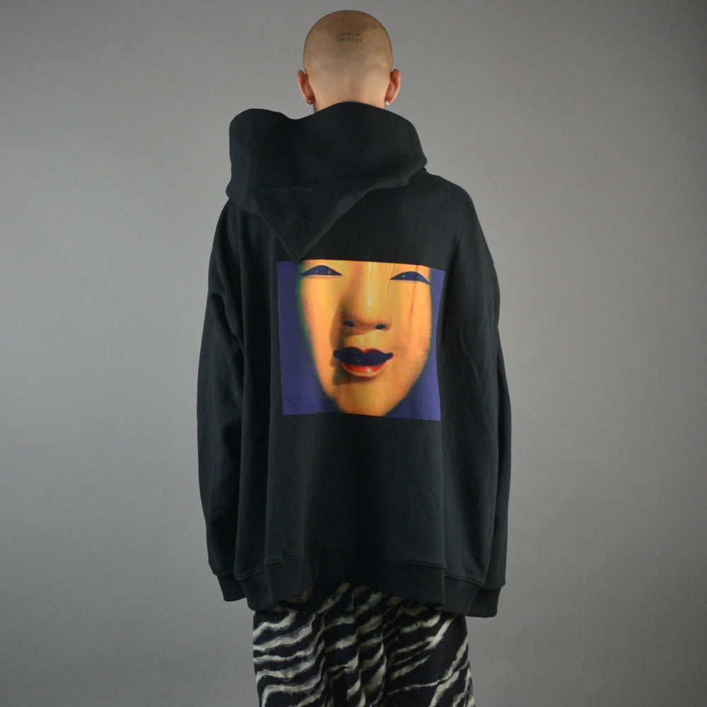 YUIKI SHIMOJI UNISEX ZIP HOODIE BLACK SMILING OKAME - DOSHABURI Shop