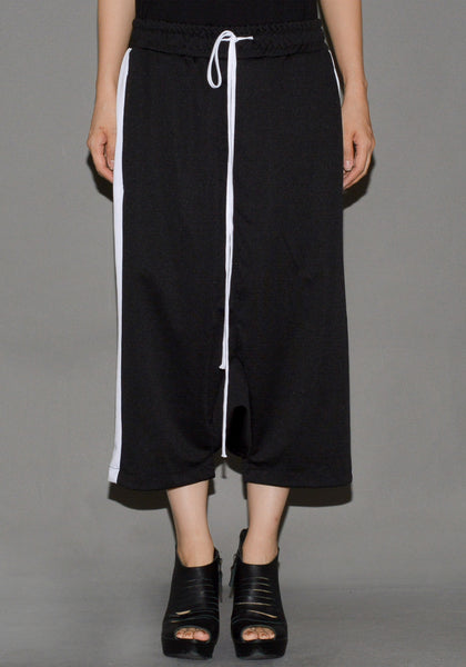 YUIKI SHIMOJI UNISEX SHORTS WITH WHITE SIDE LINE - DOSHABURI Shop
