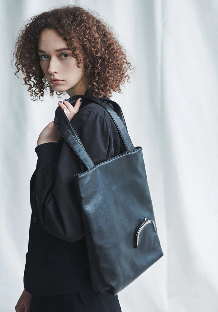 YOHJI YAMAMOTO DISCORD CRASP TOTE BAG BLACK | DOSHABURI Online Shop